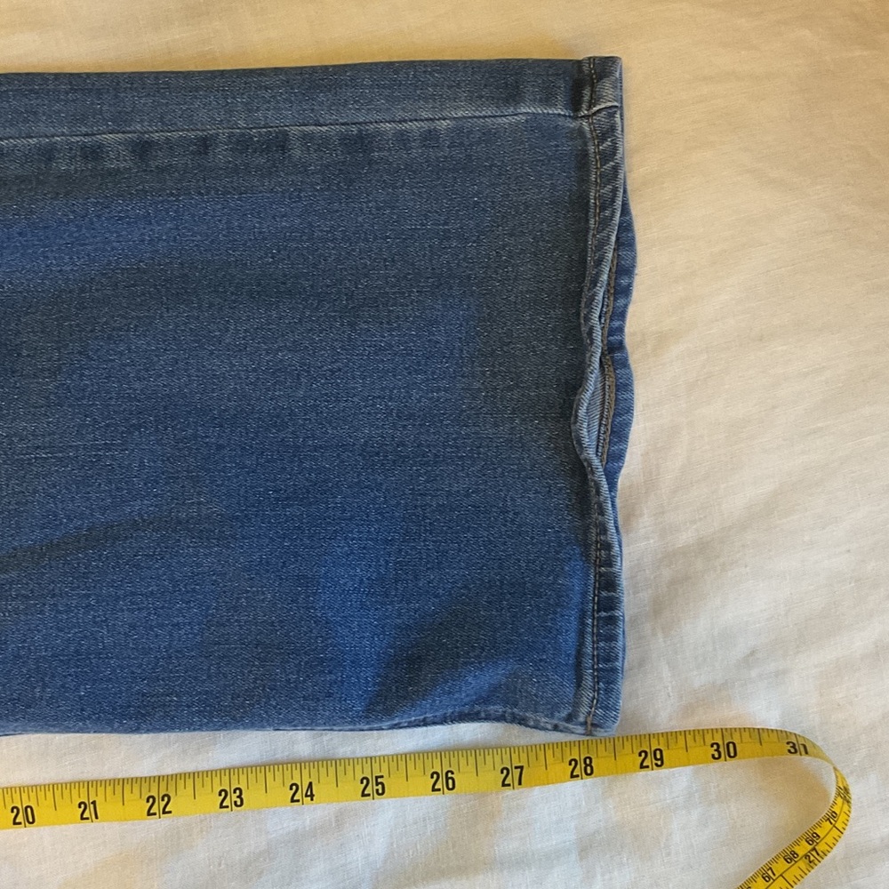 Old Navy Wide Leg Flared Jeans in Medium Blue - Picture 5 of 6